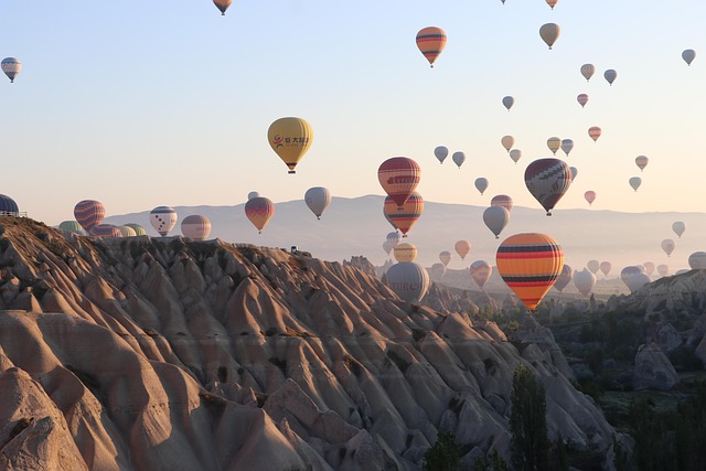 hot-air-balloon-7217175_640